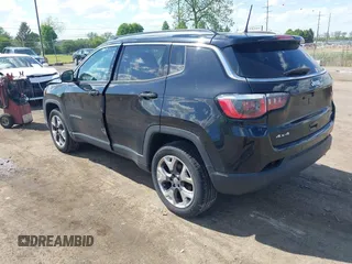 2019 Jeep Compass Limited z VIN 3C4NJDCB6KT673338, wystawiony jako IAAI lot #42264426 z przebiegiem 92 851 mil mil oraz . Historia ofert i sprzedaży dostępna na DreamBid. Obrazek 3.