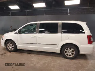 2013 Chrysler Town & Country Touring z VIN 2C4RC1BG9DR656630, wystawiony jako IAAI lot #42141980 z przebiegiem 150 303 mil mil oraz . Historia ofert i sprzedaży dostępna na DreamBid. Obrazek 14.