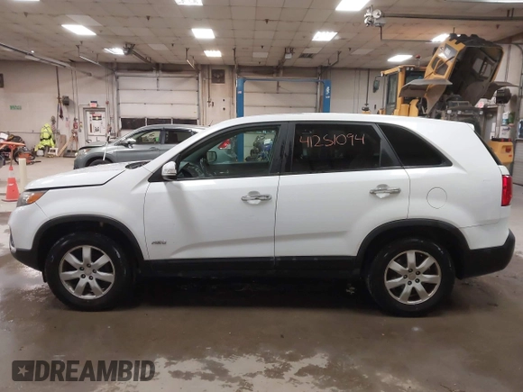 2011 Kia Sorento LX with VIN 5XYKTCA14BG007524, listed as a IAAI auction lot 41251094 with 150,053 mi miles. Bid and sale history available at carsss.com. Image 15.