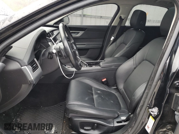 2017 Jaguar XF with VIN SAJBJ4BN0HCY32584, listed as a Copart auction lot 81320524 with 74,104 mi miles and Clean Title. Bid and sale history available at DreamBid. Image 7.