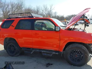 2024 Toyota 4Runner TRD Off Road z VIN JTERU5JR4R6286298, wystawiony jako IAAI lot #41748324 z przebiegiem 9 707 mil mil oraz . Historia ofert i sprzedaży dostępna na DreamBid. Obrazek 14.