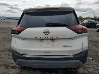 2021 Nissan Rogue SV z VIN 5N1AT3BBXMC836653, wystawiony jako Copart lot #57087435 z przebiegiem 98 514 mil mil oraz Szkoda całkowita • Salvage title. Historia ofert i sprzedaży dostępna na DreamBid. Obrazek 6.