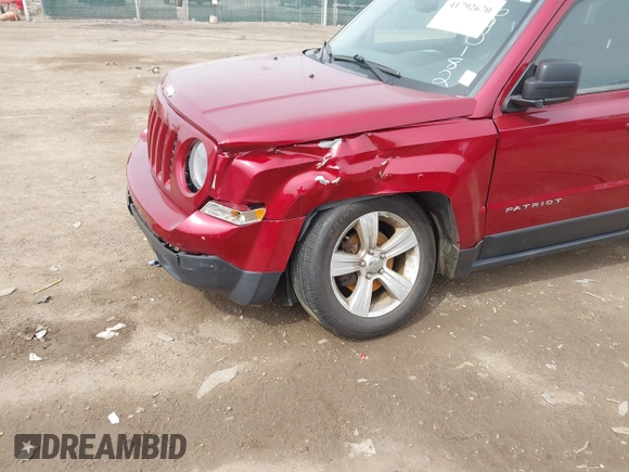 2014 Jeep Patriot Latitude with VIN 1C4NJPFA0ED690182, listed as a IAAI auction lot 41792670 with 91,677 mi miles and . Bid and sale history available at carsss.com. Image 6.