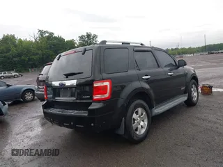 2008 Ford Escape Limited z VIN 1FMCU94138KA71570, wystawiony jako IAAI lot #42652436 z przebiegiem 135 542 mil mil oraz . Historia ofert i sprzedaży dostępna na DreamBid. Obrazek 4.