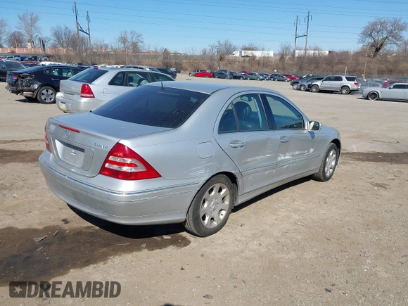 2005 Mercedes-Benz C 240 с VIN WDBRF81J65F662003, выставлен на аукционе IAAI как лот 41678426 с пробегом 109 632 миль миль и . История ставок и продаж доступна на DreamBid. Изображение 4.