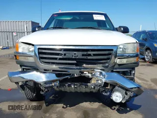 2004 GMC Sierra 2500HD SLE z VIN 1GTHK23U94F238875, wystawiony jako IAAI lot #42162219 z przebiegiem Nie podano mil oraz . Historia ofert i sprzedaży dostępna na DreamBid. Obrazek 6.