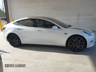 2020 Tesla Model 3 Performance z VIN 5YJ3E1EC2LF624900, wystawiony jako IAAI lot #42127589 z przebiegiem 36 758 mil mil oraz . Historia ofert i sprzedaży dostępna na DreamBid. Obrazek 13.