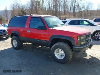 1999 Chevrolet Tahoe with VIN 3GNEK18R7XG189820, listed as a IAAI auction lot 41631906 with 212,720 mi miles. Bid and sale history available at carsss.com. Image 6.