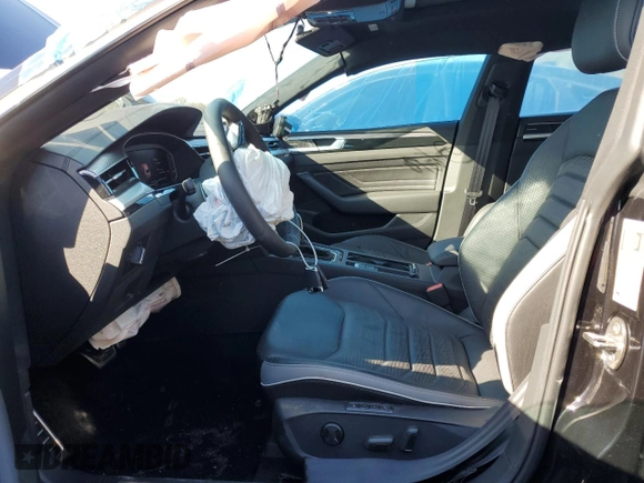 2023 Volkswagen Arteon SEL Premium R-Line z VIN WVWTR7AN5PE015502, wystawiony jako Copart lot #82045674 z przebiegiem 6 882 mil mil oraz Szkoda całkowita • Salvage title. Historia ofert i sprzedaży dostępna na DreamBid. Obrazek 7.