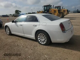 2013 Chrysler 300 z VIN 2C3CCAAG2DH533219, wystawiony jako Copart lot #54202515 z przebiegiem 192 531 mil mil oraz Czysty tytuł • Clean title. Historia ofert i sprzedaży dostępna na DreamBid. Obrazek 2.