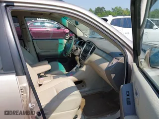 2006 Toyota Highlander with VIN JTEGP21A260095615, listed as a IAAI auction lot 41979567 with 122,904 mi miles. Bid and sale history available at carsss.com. Image 5.