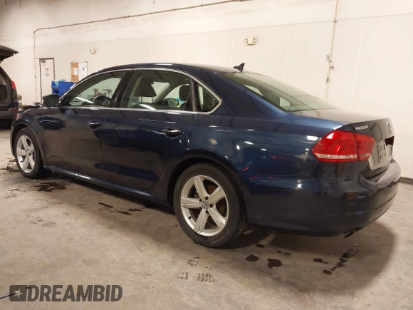 2013 Volkswagen Passat SE z VIN 1VWBP7A35DC095324, wystawiony jako IAAI lot #41970168 z przebiegiem 141 349 mil mil oraz . Historia ofert i sprzedaży dostępna na DreamBid. Obrazek 3.