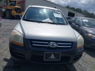 2005 Kia Sportage LX with VIN KNDJF724957093031, listed as a IAAI auction lot 42024810 with 141,557 mi miles. Bid and sale history available at carsss.com. Image 6.