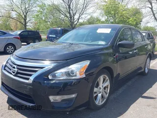 2015 Nissan Altima 2.5 SV with VIN 1N4AL3AP2FC488521, listed as a IAAI auction lot 42156706 with 172,687 mi miles. Bid and sale history available at carsss.com. Image 2.