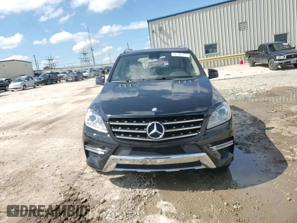 2015 Mercedes-Benz M 350 z VIN 4JGDA5JB9FA610926, wystawiony jako Copart lot #56190105 z przebiegiem 73 206 mil mil oraz Szkoda całkowita • Salvage title. Historia ofert i sprzedaży dostępna na DreamBid. Obrazek 13.