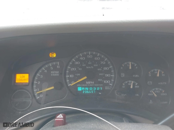 2000 Chevrolet Silverado 1500 LS with VIN 2GCEC19T1Y1380448, listed as a IAAI auction lot 41551018 with 236,697 mi miles. Bid and sale history available at carsss.com. Image 7.