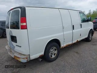 2004 Chevrolet Express Cargo z VIN 1GCFG15XX41150053, wystawiony jako IAAI lot #42236337 z przebiegiem 135 471 mil mil oraz . Historia ofert i sprzedaży dostępna na DreamBid. Obrazek 4.