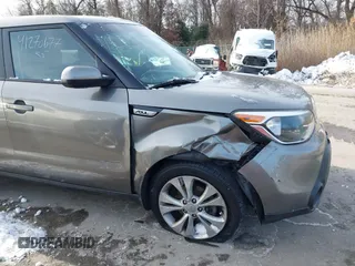 2015 Kia Soul + with VIN KNDJP3A5XF7122683, listed as a IAAI auction lot 41270677 with 107,595 mi miles. Bid and sale history available at carsss.com. Image 6.
