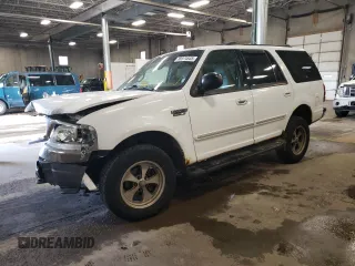 2000 Ford Expedition XLT with VIN 1FMPU16L8YLB15526, listed as a Copart auction lot 88974545 with 200,096 mi miles and Salvage Title. Bid and sale history available at DreamBid. Image 1.