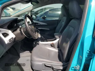 2020 Chevrolet Bolt EV Premier с VIN 1G1FZ6S04L4129672, выставлен на аукционе Copart как лот 51336235 с пробегом 31 808 миль миль и Списание • Salvage title. История ставок и продаж доступна на DreamBid. Изображение 7.