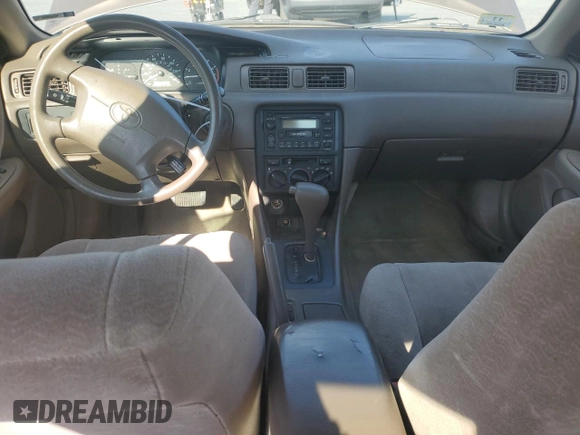 1999 Toyota Camry LE z VIN JT2BG22K0X0295893, wystawiony jako Copart lot #56183655 z przebiegiem 327 172 mil mil oraz Szkoda całkowita • Salvage title. Historia ofert i sprzedaży dostępna na DreamBid. Obrazek 8.