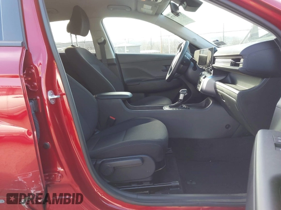 2025 Hyundai Kona SEL with VIN KM8HBCAB9SU214104, listed as a IAAI auction lot 41885571 with 6,031 mi miles. Bid and sale history available at carsss.com. Image 5.