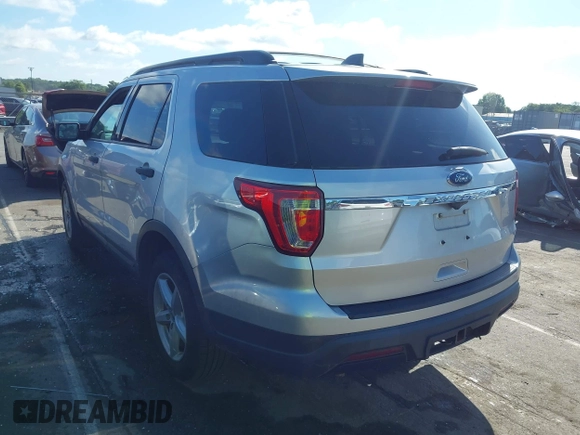 2019 Ford Explorer z VIN 1FM5K7B80KGA18578, wystawiony jako IAAI lot #42408067 z przebiegiem 124 938 mil mil oraz . Historia ofert i sprzedaży dostępna na DreamBid. Obrazek 3.
