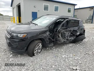 2023 Jeep Compass Latitude Lux с VIN 3C4NJDFN2PT549158, выставлен на аукционе Copart как лот 57506665 с пробегом 23 687 миль миль и Списание • Salvage title. История ставок и продаж доступна на DreamBid. Изображение 1.