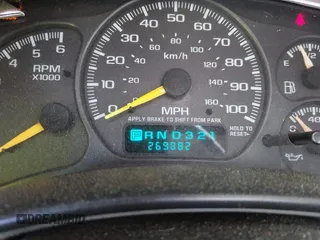 2000 Chevrolet Suburban LS with VIN 3GNEC16T9YG100679, listed as a IAAI auction lot 42142629 with 269,882 mi miles. Bid and sale history available at carsss.com. Image 7.