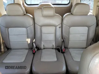 2006 Ford Expedition Eddie Bauer z VIN 1FMPU17586LA98112, wystawiony jako Copart lot #48393425 z przebiegiem 274 790 mil mil oraz Czysty tytuł • Clean title. Historia ofert i sprzedaży dostępna na DreamBid. Obrazek 10.