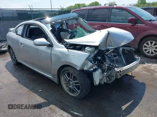 2010 Scion tC z VIN JTKDE3B71A0306892, wystawiony jako IAAI lot #42223580 z przebiegiem Nie podano mil oraz . Historia ofert i sprzedaży dostępna na DreamBid. Obrazek 1.