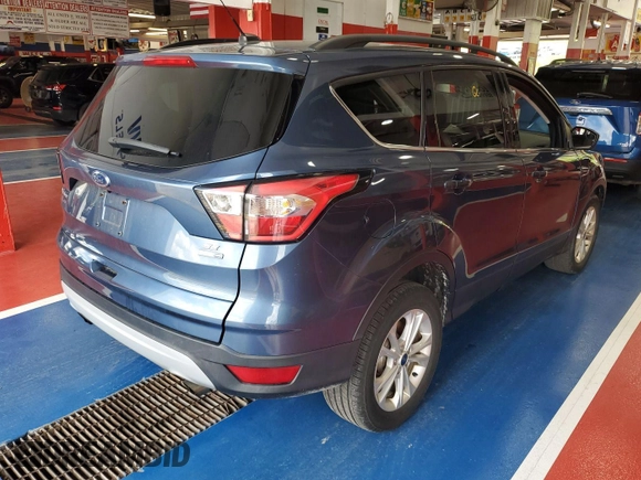 2018 Ford Escape SE z VIN 1FMCU9GD2JUA75853, wystawiony jako IAAI lot #42399997 z przebiegiem 89 772 mil mil oraz . Historia ofert i sprzedaży dostępna na DreamBid. Obrazek 25.