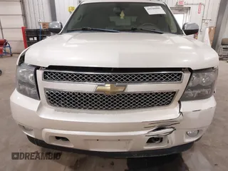2010 Chevrolet Suburban LTZ with VIN 1GNUKKE31AR290571, listed as a IAAI auction lot 40948006 with 163,758 mi miles. Bid and sale history available at carsss.com. Image 6.