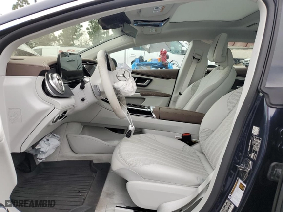 2022 Mercedes-Benz EQS with VIN W1KCG2DB3NA017785, listed as a Copart auction lot 81655013 with 0 mi miles. Bid and sale history available at carsss.com. Image 7.