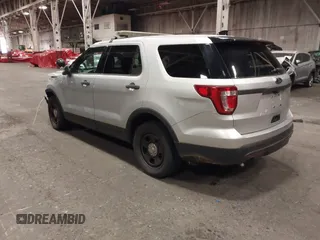 2016 Ford Police Interceptor Utility z VIN 1FM5K8AR2GGC06039, wystawiony jako IAAI lot #41640964 z przebiegiem 85 915 mil mil oraz . Historia ofert i sprzedaży dostępna na DreamBid. Obrazek 3.