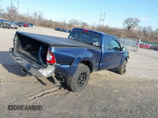 2008 Toyota Tacoma with VIN 5TEUU42N68Z533231, listed as a IAAI auction lot 41588789 with 114,423 mi miles and . Bid and sale history available at DreamBid. Image 4.