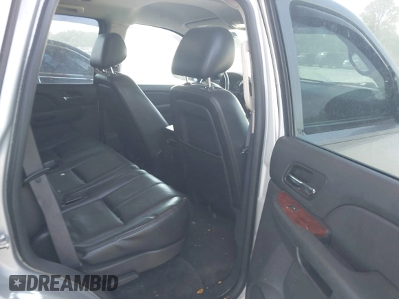 2013 Chevrolet Tahoe LT z VIN 1GNSCBE04DR238222, wystawiony jako IAAI lot #42228643 z przebiegiem 214 525 mil mil oraz . Historia ofert i sprzedaży dostępna na DreamBid. Obrazek 8.