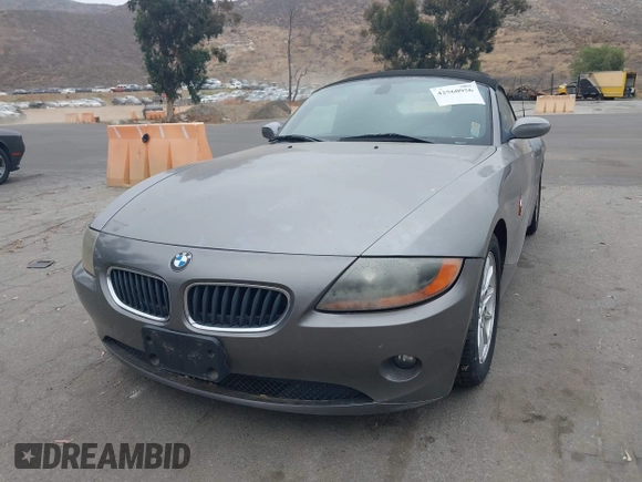 2004 BMW Z4 2.5i z VIN 4USBT33594LS50182, wystawiony jako IAAI lot #42560956 z przebiegiem 118 896 mil mil oraz . Historia ofert i sprzedaży dostępna na DreamBid. Obrazek 6.