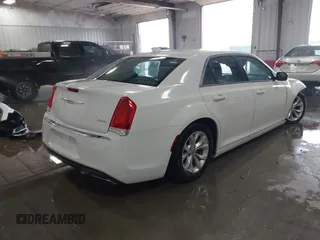 2015 Chrysler 300 Limited with VIN 2C3CCAAG1FH930942, listed as a IAAI auction lot 40791373 with 175,775 mi miles. Bid and sale history available at carsss.com. Image 4.