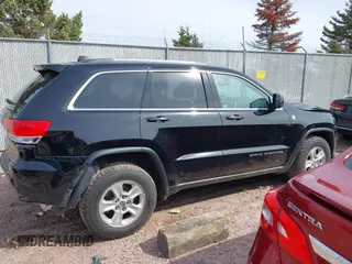 2017 Jeep Grand Cherokee Laredo with VIN 1C4RJFAGXHC863904, listed as a IAAI auction lot 41914465 with 122,981 mi miles. Bid and sale history available at carsss.com. Image 13.