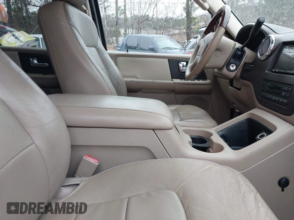 2005 Ford Expedition Limited with VIN 1FMFU19595LA03497, listed as a IAAI auction lot 41415199 with 136,802 mi miles. Bid and sale history available at carsss.com. Image 5.