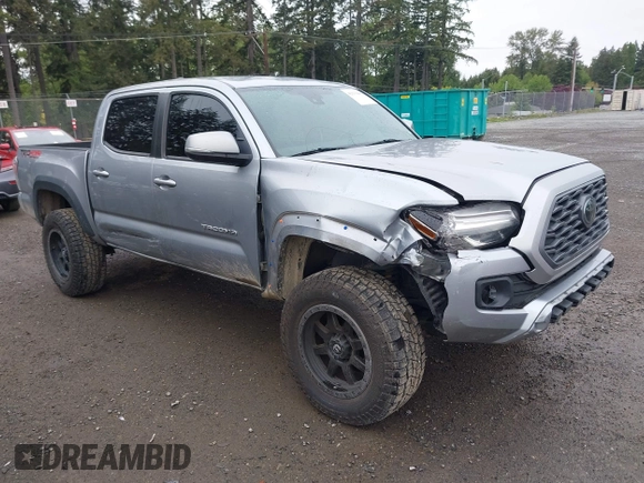 2020 Toyota Tacoma SR5 z VIN 3TMCZ5AN8LM323918, wystawiony jako IAAI lot #42279462 z przebiegiem 105 923 mil mil oraz . Historia ofert i sprzedaży dostępna na DreamBid. Obrazek 1.
