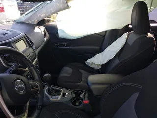 2016 Jeep Cherokee Sport with VIN 1C4PJMASXGW359186, listed as a IAAI auction lot 41930264 with 32,581 mi miles. Bid and sale history available at carsss.com. Image 5.