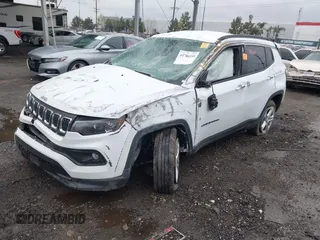 2023 Jeep Compass Latitude z VIN 3C4NJDBN5PT552769, wystawiony jako IAAI lot #41786110 z przebiegiem 53 133 mil mil oraz . Historia ofert i sprzedaży dostępna na DreamBid. Obrazek 2.