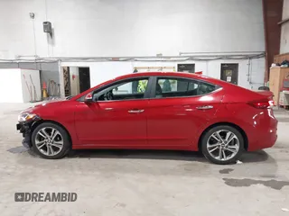 2017 Hyundai Elantra SE z VIN 5NPD84LF3HH031226, wystawiony jako IAAI lot #42291232 z przebiegiem 71 439 mil mil oraz . Historia ofert i sprzedaży dostępna na DreamBid. Obrazek 14.