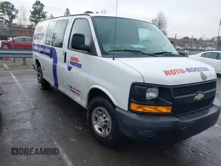 2012 Chevrolet Express Cargo z VIN 1GCWGFCA6C1181181, wystawiony jako IAAI lot #41087779 z przebiegiem 176 562 mil mil oraz . Historia ofert i sprzedaży dostępna na DreamBid. Obrazek 1.