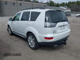 2011 Mitsubishi Outlander SE z VIN JA4JT3AW4BU007359, wystawiony jako IAAI lot #42048256 z przebiegiem 166 805 mil mil oraz . Historia ofert i sprzedaży dostępna na DreamBid. Obrazek 3.