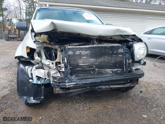 2008 Ford Escape XLT with VIN 1FMCU93ZX8KB33764, listed as a IAAI auction lot 42037456 with 195,047 mi miles. Bid and sale history available at carsss.com. Image 6.