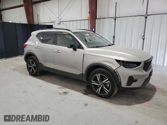 2024 Volvo XC40 Core Bright Theme z VIN YV4L12UK9R2336505, wystawiony jako Copart lot #43999125 z przebiegiem 19 779 mil mil oraz Czysty tytuł • Clean title. Historia ofert i sprzedaży dostępna na DreamBid. Obrazek 4.