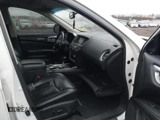 2016 Nissan Pathfinder Platinum with VIN 5N1AR2MM0GC618975, listed as a IAAI auction lot 41961002 with Not Provided miles. Bid and sale history available at carsss.com. Image 5.